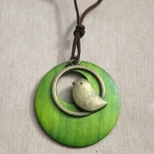 Cute little bird bronze and green background pendant necklace